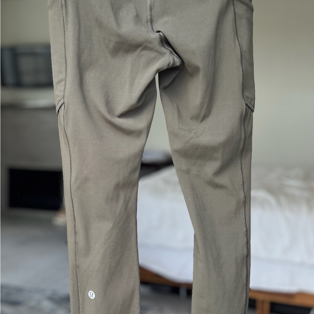 Lululemon size 4 army green great condition!